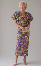 Ursula | Vestido midi plisado vibrante con hombros esculpidos